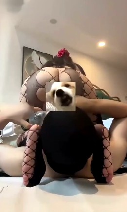 丝雯女王丰臀诱惑M_狂舔黄金圣水近距离观赏视频下载插图3 丝雯女王丰臀诱惑M_狂舔黄金圣水近距离观赏视频下载插图3