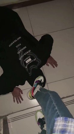 爱开发的晖女主楼道耳光踩踏羞辱贱奴视频下载-字母网社区