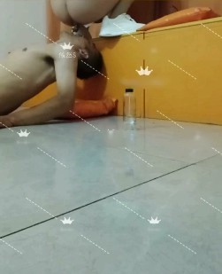 贱货主动凑近依然女王屁眼_迎接高贵黄金完食视频下载-字母网社区