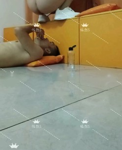 贱货主动凑近依然女王屁眼_迎接高贵黄金完食视频下载插图1